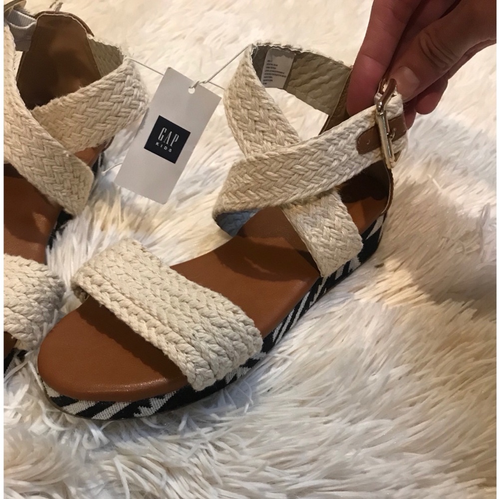 Little girls Gap sandals